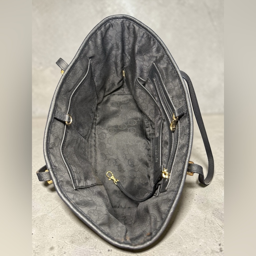 Michael Kors Snakeskin Panel Jet Set Tote Black & Cream MK Charm 🖤 EUC - Picture 6 of 8